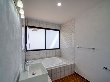 Casa con hermosa vista al oceano a unos minutos de Playa La Mision, Ensenada