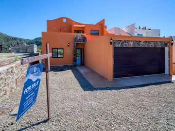 Casa con hermosa vista al oceano a unos minutos de Playa La Mision, Ensenada