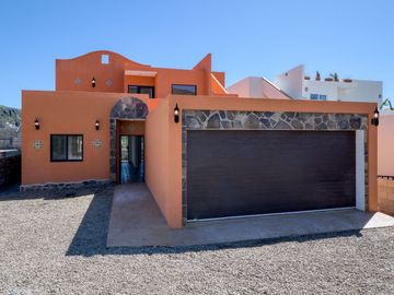 Casa con hermosa vista al oceano a unos minutos de Playa La Mision, Ensenada
