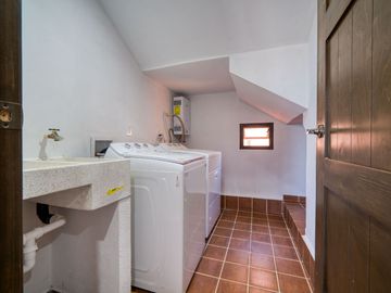 Casa con hermosa vista al oceano a unos minutos de Playa La Mision, Ensenada