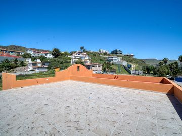 Casa con hermosa vista al oceano a unos minutos de Playa La Mision, Ensenada