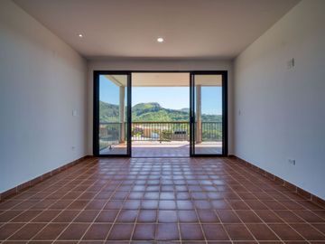 Casa con hermosa vista al oceano a unos minutos de Playa La Mision, Ensenada