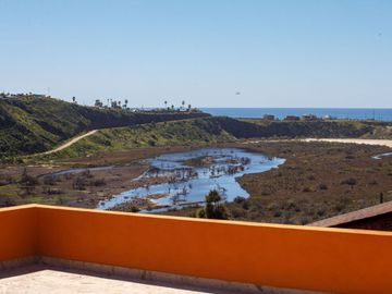 Casa con hermosa vista al oceano a unos minutos de Playa La Mision, Ensenada