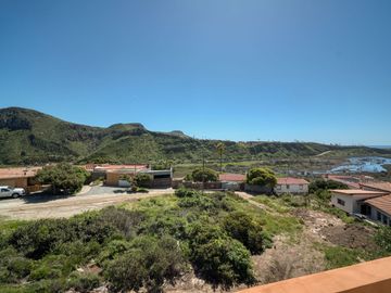 Casa con hermosa vista al oceano a unos minutos de Playa La Mision, Ensenada