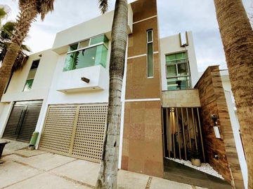 CASA EN VENTA EN HACIENDA SAN ÁNGEL - Cuatro habitaciones - Zona Sureste - León Gto