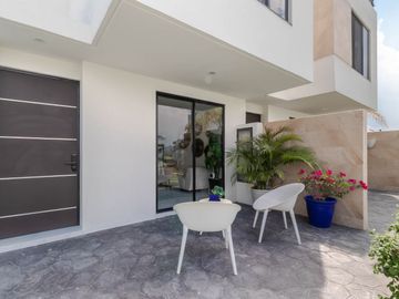 CASA EN VENTA AL SUR DE CUERNAVACA CON ALBERCA Y JARDIN