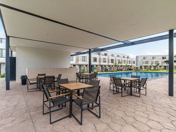 CASA EN VENTA AL SUR DE CUERNAVACA CON ALBERCA Y JARDIN