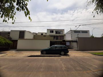 PRECIO DE OCASIÓN... Casa con Piscina en Miraflores