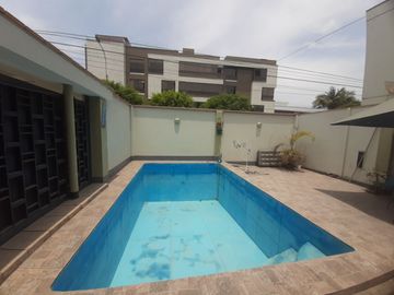 PRECIO DE OCASIÓN... Casa con Piscina en Miraflores