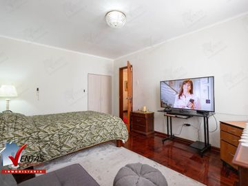 VENTA DE CASA REMODELADA EN SAN ISIDRO CERCA AL PARQUE EL OLIVAR