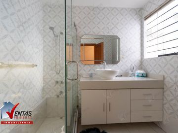 VENTA DE CASA REMODELADA EN SAN ISIDRO CERCA AL PARQUE EL OLIVAR