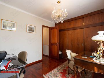 VENTA DE CASA REMODELADA EN SAN ISIDRO CERCA AL PARQUE EL OLIVAR