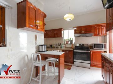 VENTA DE CASA REMODELADA EN SAN ISIDRO CERCA AL PARQUE EL OLIVAR