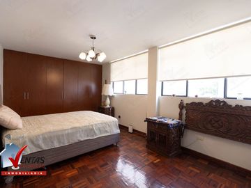 VENTA DE CASA REMODELADA EN SAN ISIDRO CERCA AL PARQUE EL OLIVAR