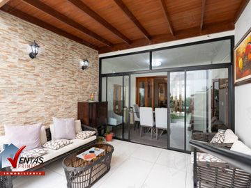 VENTA DE CASA REMODELADA EN SAN ISIDRO CERCA AL PARQUE EL OLIVAR