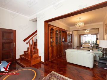 VENTA DE CASA REMODELADA EN SAN ISIDRO CERCA AL PARQUE EL OLIVAR