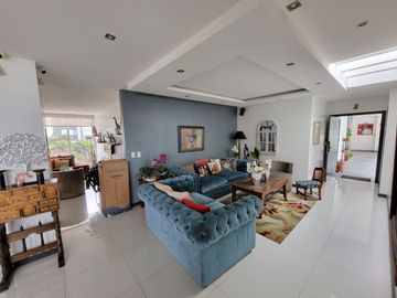 Departamento en Venta de 200 Metros en el sector de Cumbaya, Colegio Alemán