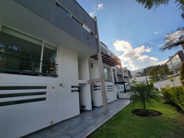 Departamento en Venta de 200 Metros en el sector de Cumbaya, Colegio Alemán