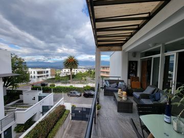 Departamento en Venta de 200 Metros en el sector de Cumbaya, Colegio Alemán