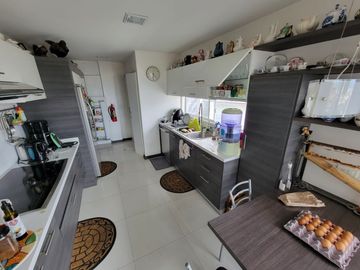 Departamento en Venta de 200 Metros en el sector de Cumbaya, Colegio Alemán