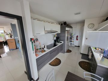 Departamento en Venta de 200 Metros en el sector de Cumbaya, Colegio Alemán