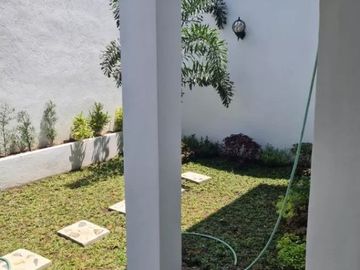 Fully Furnished. Tagaytay 3 Story Duplex House for Sale with Pool.