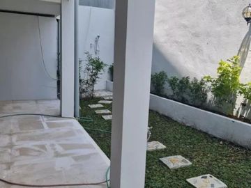 Fully Furnished. Tagaytay 3 Story Duplex House for Sale with Pool.