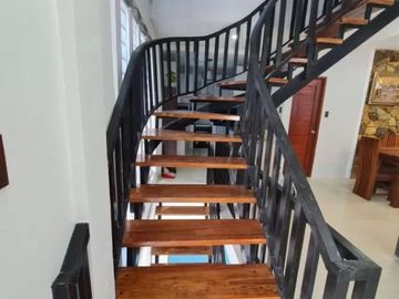 Fully Furnished. Tagaytay 3 Story Duplex House for Sale with Pool.