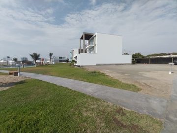 TERRENO 162m² - EXCLUSIVO CONDOMINIO PLAYA ESCONDIDA - PTA NEGRA