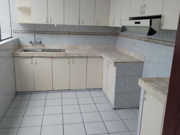 VENDO DEPARTAMENTO 1ER PISO JIRON LAS HIGUERAS 270 URB.RESIDENCIAL MONTERRICO LA MOLINA