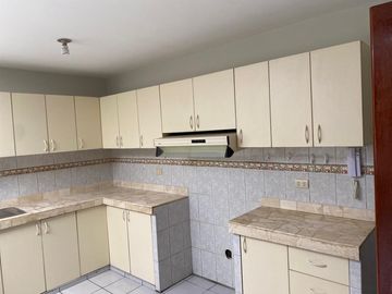 VENDO DEPARTAMENTO 1ER PISO JIRON LAS HIGUERAS 270 URB.RESIDENCIAL MONTERRICO LA MOLINA