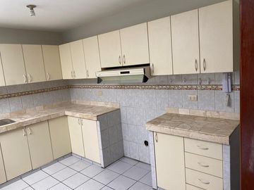 VENDO DEPARTAMENTO 1ER PISO JIRON LAS HIGUERAS 270 URB.RESIDENCIAL MONTERRICO LA MOLINA
