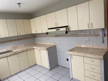 VENDO DEPARTAMENTO 1ER PISO JIRON LAS HIGUERAS 270 URB.RESIDENCIAL MONTERRICO LA MOLINA