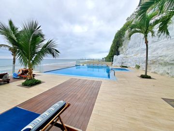 Departamento amoblado frente al mar en venta, sector Mall del Pacífico, Playa Murciélago, Manta, Manabí, Ecuador