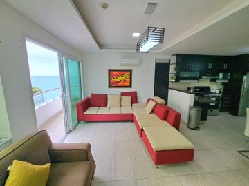 Departamento amoblado frente al mar en venta, sector Mall del Pacífico, Playa Murciélago, Manta, Manabí, Ecuador