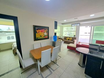 Departamento amoblado frente al mar en venta, sector Mall del Pacífico, Playa Murciélago, Manta, Manabí, Ecuador