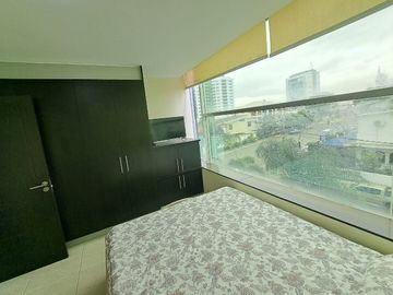 Departamento amoblado frente al mar en venta, sector Mall del Pacífico, Playa Murciélago, Manta, Manabí, Ecuador