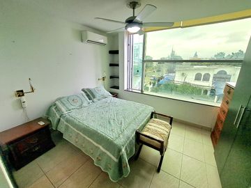 Departamento amoblado frente al mar en venta, sector Mall del Pacífico, Playa Murciélago, Manta, Manabí, Ecuador
