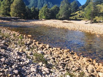 VENDO 17 HECTAREAS, UBICADO EN RIO CARACOLES, COMUNA DE AYSEN, REGION DE AYSEN.