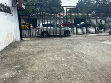 vendo propiedad de más de 600 m2 en entrada Urdesa Norte