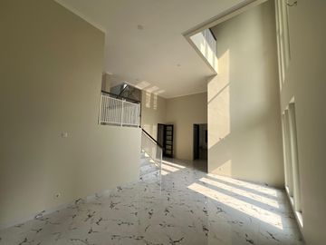 DI JUAL RUMAH BSD THE GREEN VINEYARD BRAND NEW SIAP HUNI LUAS 200