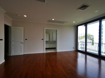 649 Residence  4 Bedroom 6-Storey Luxury Townhouse Sukhumvit 49