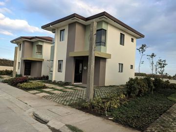 Pre Selling 3 bedroom House and Lot For Sale in Pampanga Alviera Estate near Subic and Clark