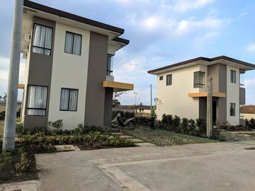 Pre Selling 3 bedroom House and Lot For Sale in Pampanga Alviera Estate near Subic and Clark
