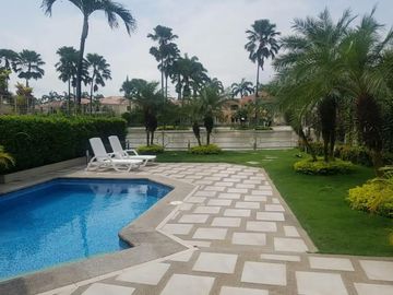 Samborondon Vista Al Lago Vendo Casa de 4 Dorm.