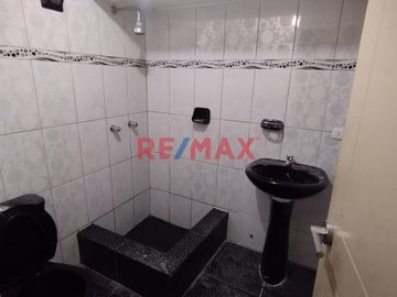ID: 1056063 Vendo Lindo Depa Frente A La Plaza Yungay En Las Flores - SJL