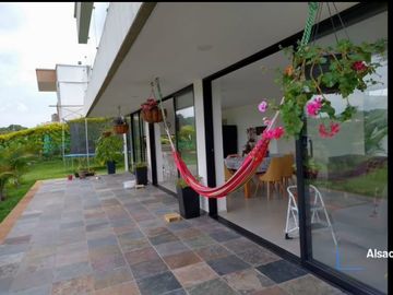 SE RENTA CASA CAMPESTRE EN CERRITOS