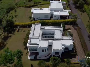 SE RENTA CASA CAMPESTRE EN CERRITOS