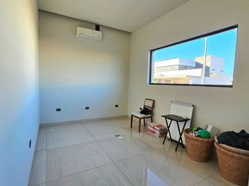 CASA VENTA Privada Alcazar del Country Sección Castilla, Los Mochis 4 Recs, Alberca, Terraza