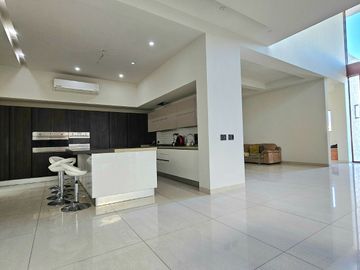 CASA VENTA Privada Alcazar del Country Sección Castilla, Los Mochis 4 Recs, Alberca, Terraza